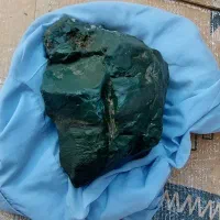 سنگ یشم سبز امپریال خام