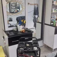 دکور و صندلی آرایشگاه|آرایشگاه و سالنهای زیبایی|پردیس, فاز ۴|دیوار