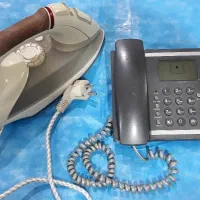 یک عدد تلفن رو میزی و اتو