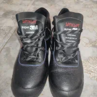 سه جفت کفش ایمنی مارک یحیی. و نگهبان