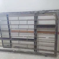 سه عدد پنجره با قوطی بزرگ