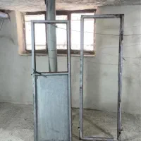 درب اهنی با چارچوبش ۶۳در ۱۹۰