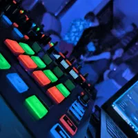 دی جی DJ مهمونی تولد عروسی ریمیکس نورپردازی سالن|خدمات پذیرایی، مراسم|تهران, پاسداران|دیوار