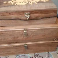 ۳عدد جعبه که ۲تاش درب شیشه ای دارد