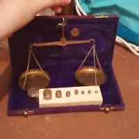 ترازو جیبی قدیمی با وزنه کامل و جعبه|کلکسیون اشیاء عتیقه|ری, شهرری|دیوار