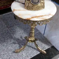 میز زیر تلفن وتلفن