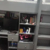 تخت و میز تحریر