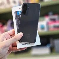 گوشی سامسونگ موجود است