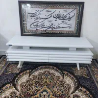 میز تلویزیون و ساعت