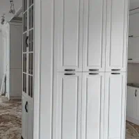 کابینت ایستاده .