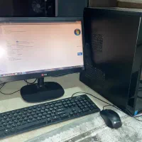 کامپیوتر با لوازم جانبی در حد