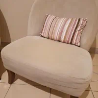مبل راحتی با میز شیشه دار