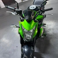 این موتور یک نیکد (Naked Bike) با انجین دو سیلندر