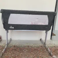 تخت کنار مادر