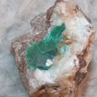 سنگ زمرد|جواهرات|شاهین‌شهر, گزبرخوار|دیوار