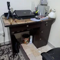 میز تحریر و کتاب خانه