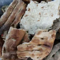 نان خشک شده حدود ۴۰ کیلو موجوده