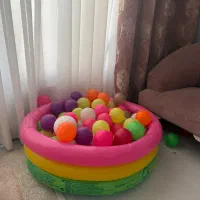 استخر توپ بادی با توپ