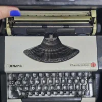 دستگاه تایپ قدیمی