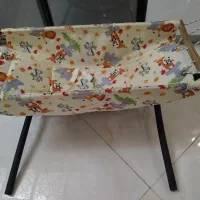 گهواره اسکلت فلزی و آغوشی در حد نو