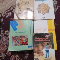 تعدادی کتاب دست دوم به فروش میرسید