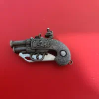 تفنگ چاقویی عتیقه|کلکسیون اشیاء عتیقه|صدرا-فارس, فاز ۲|دیوار