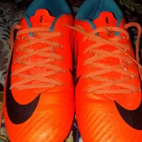 کفش چمن|کیف، کفش، کمربند|سرباز, |دیوار