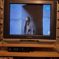 تلویزیون پاناسونیک ۲۵ اینچ و اجاق‌گاز. فر