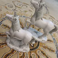 مجسمه اسب تک شاخ