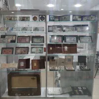 فروشنده و خریدار اجناس کلکسیونی و قدیمی