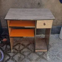 میز کامپیوتر در حد سالم