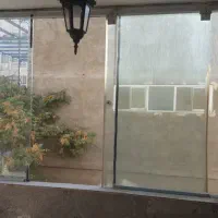 پنجره شیشه ای ۸ میل ریلی و چند عدد درب چوبی|مصالح و تجهیزات ساختمان|مشهد, نیروی هوایی|دیوار