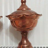 شلف چوبی گره چینی و یک جفت قندان مسی قلم کاری نو|کتابخانه، شلف، قفسه‌های دیواری|یزد, |دیوار