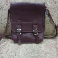 کیف دوشی زنانه تمام چرم گاوی در حد نو