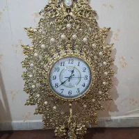 ساعت دیواری در حد