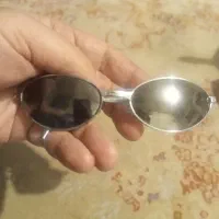 مقداری اشیای شخصی.