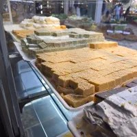 به یک فروشنده جوان خانم نیازمندیم|استخدام خدمات فروشگاه و رستوران|رشت, بازار|دیوار