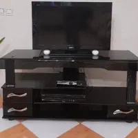 ال سیدی و میز ال سی دی دوتاشون باهم ۱۰ تومن