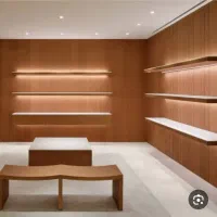 فروشنده خانم