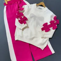 بچگانه مناسب|کفش و لباس بچه|میانه, |دیوار