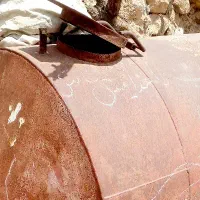 یک تانکر هزار لیتری و سه شاخه آهن نو ۱۱متری