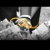 فروشنده خانم مسلط به کامپیوتر و ادمینی