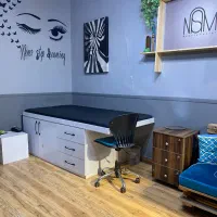 مژه کار حرفه ای