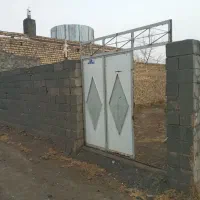 ۲۰۰ متر زمین دور دیوار