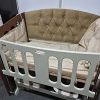 تخت کنار مادر درحدنو