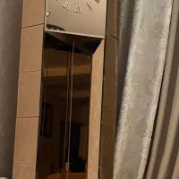 ساعت ایستاده شیشه ای