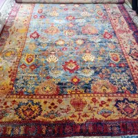 فرش و گیلیم و پوست گاو