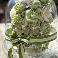 باکس گل و گیفت  و شمع قلمی عطری