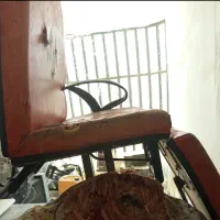 صندلی قدیمی