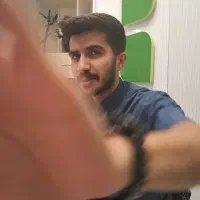 پسر-سر-به-زیر-و-کاری